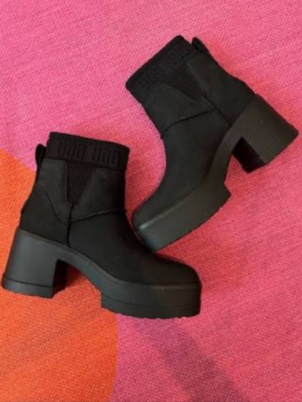 UGG Moxy Chelsea Boots In Black 10 NWT